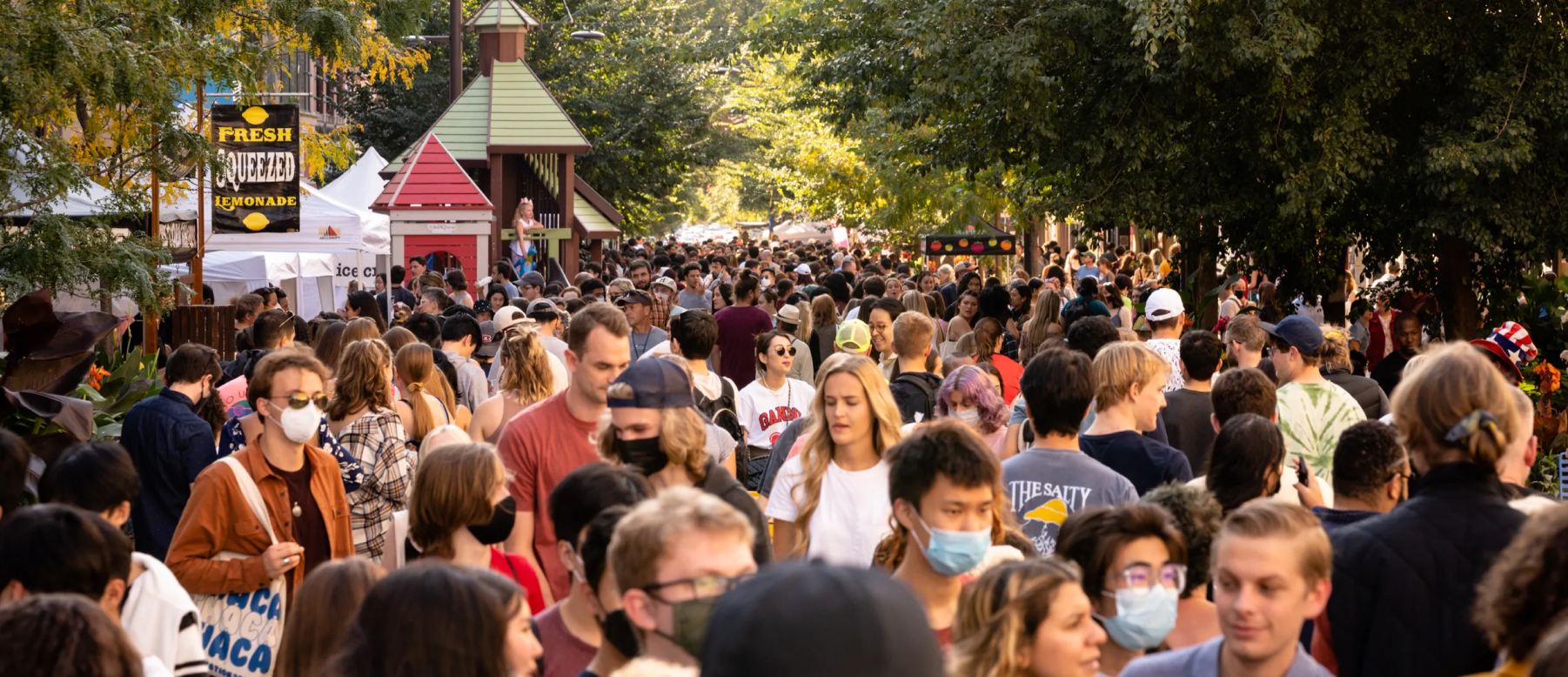 A large crowd of festivalgoers shuffling through the Commons!